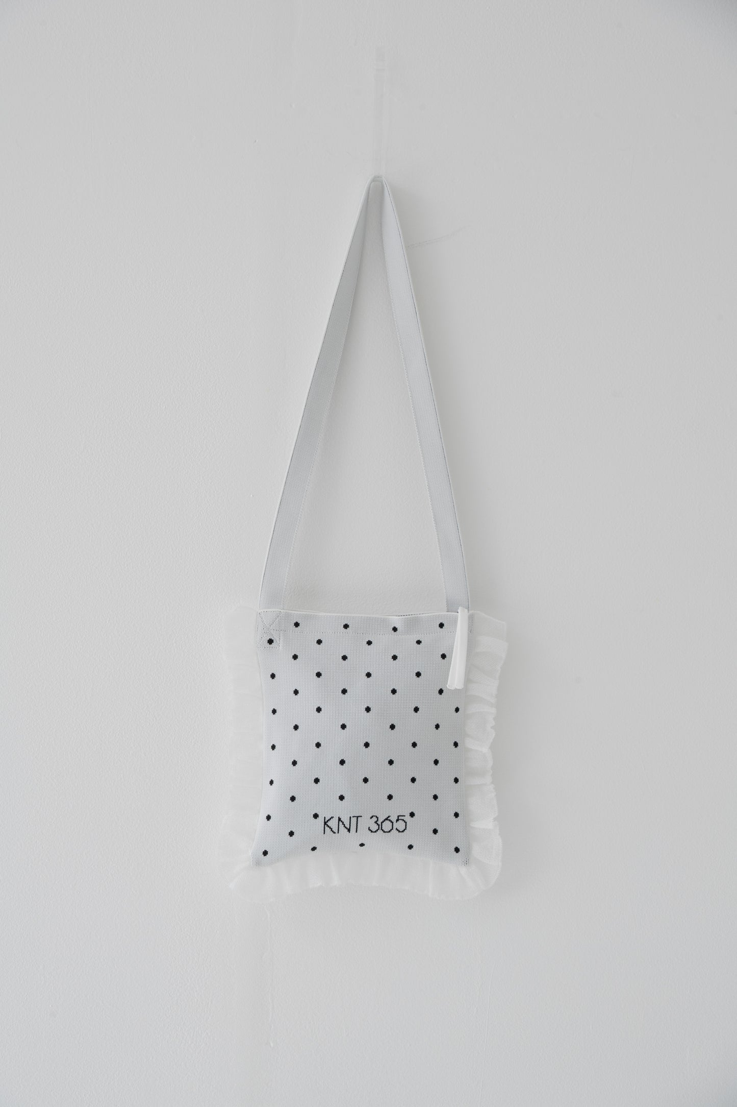 Frilly / Dot / White