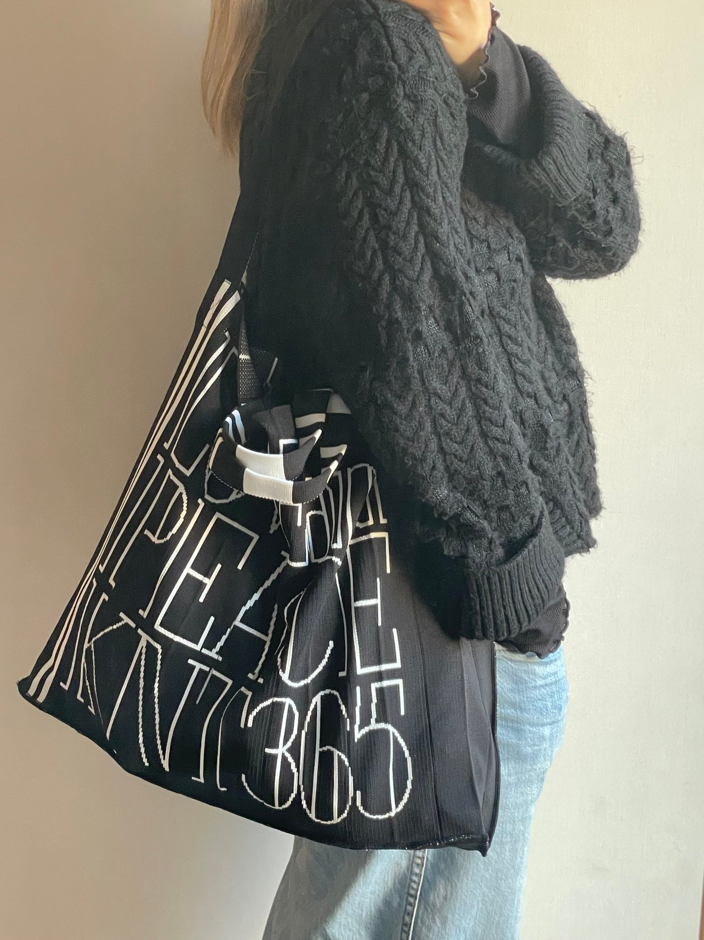 Mam / LOVE and PEACE / black×white