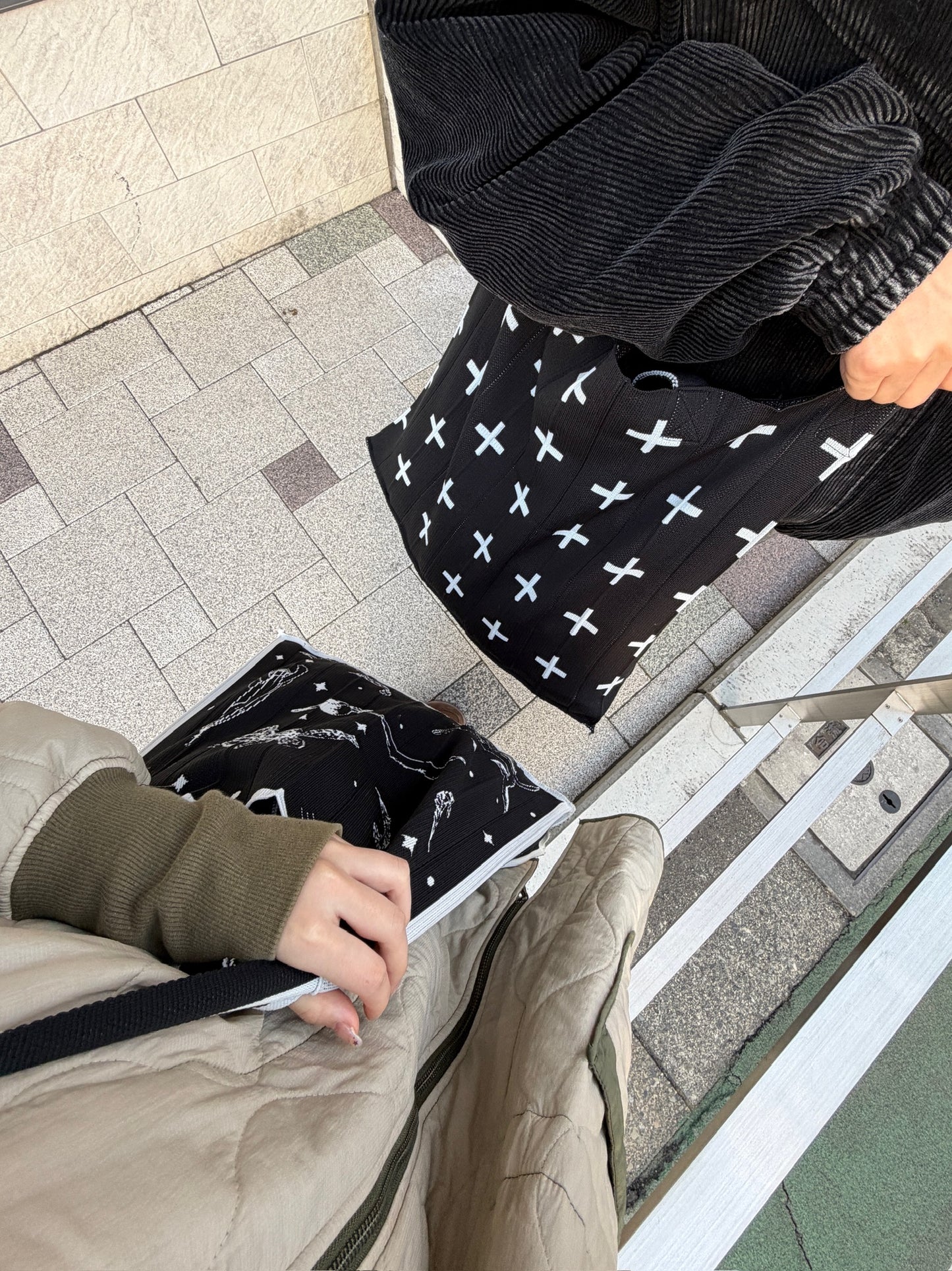 Mam / Cross / Black