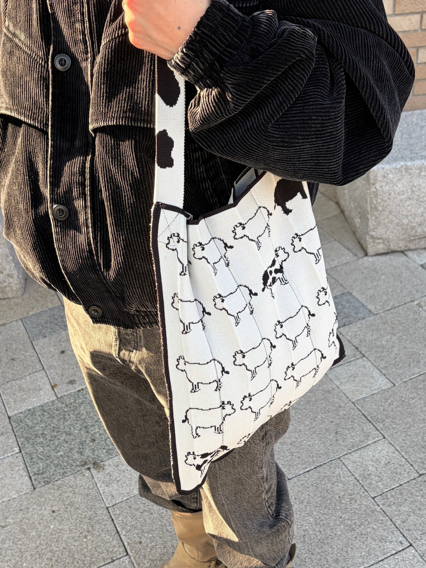 Knitty / Cow Cow / White