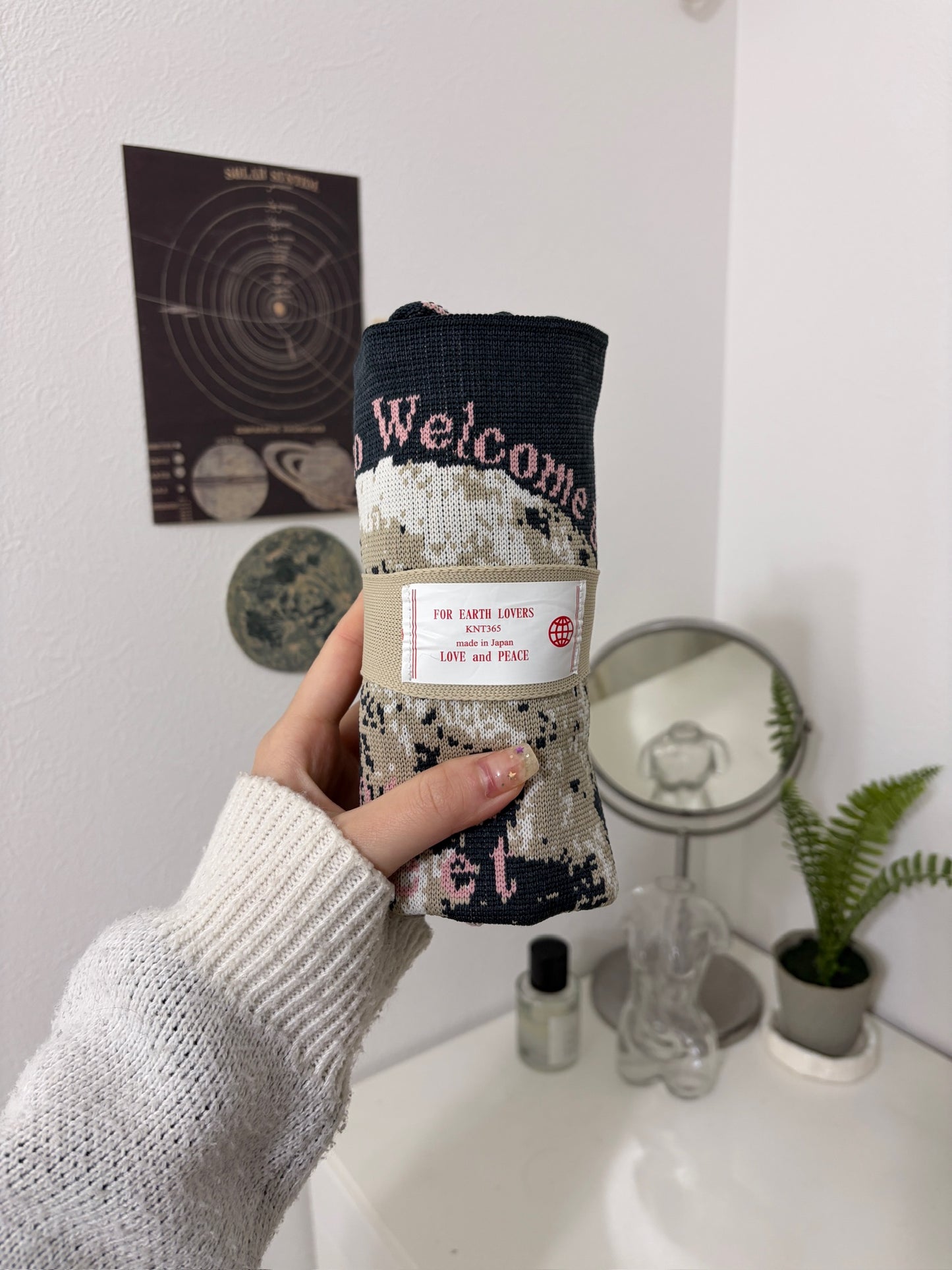 Fourty / Moon / Chacoal