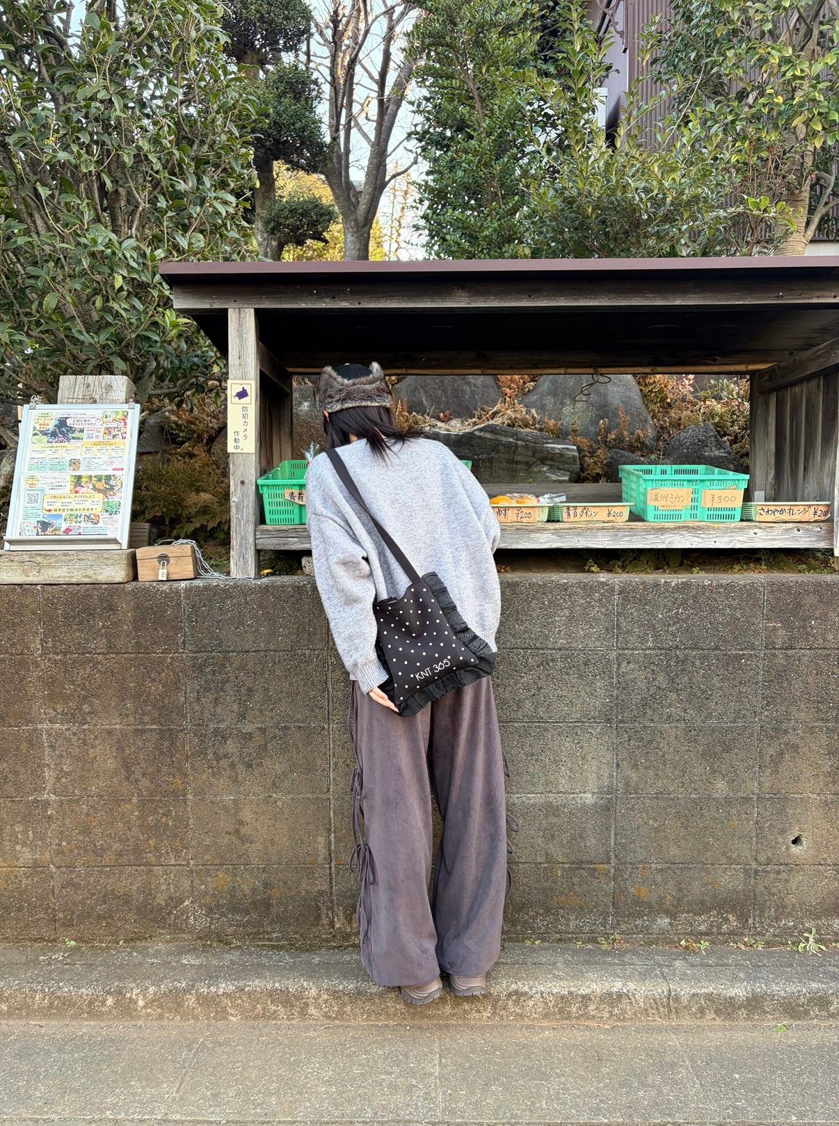 Frilly / Dot / Black