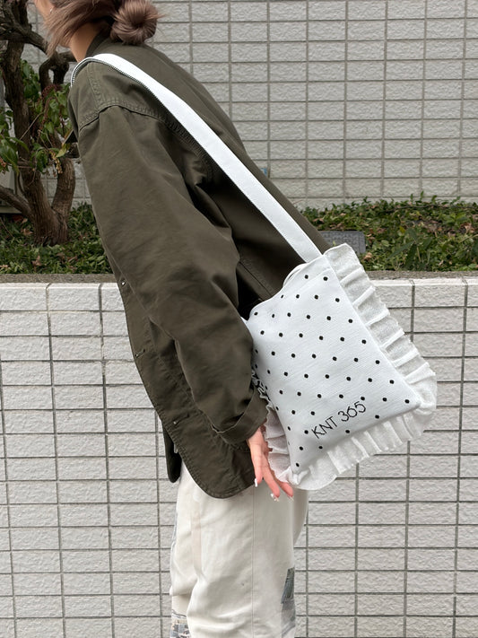 Frilly / Dot / White