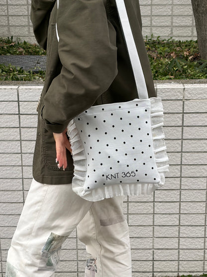 Frilly / Dot / White