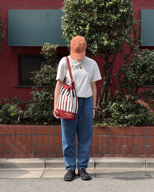Fourty / Piano / Brown