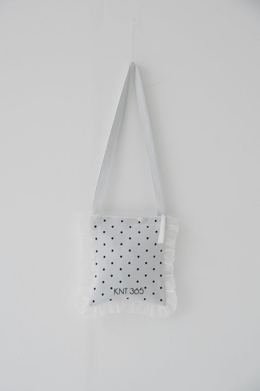 Frilly / Dot / White